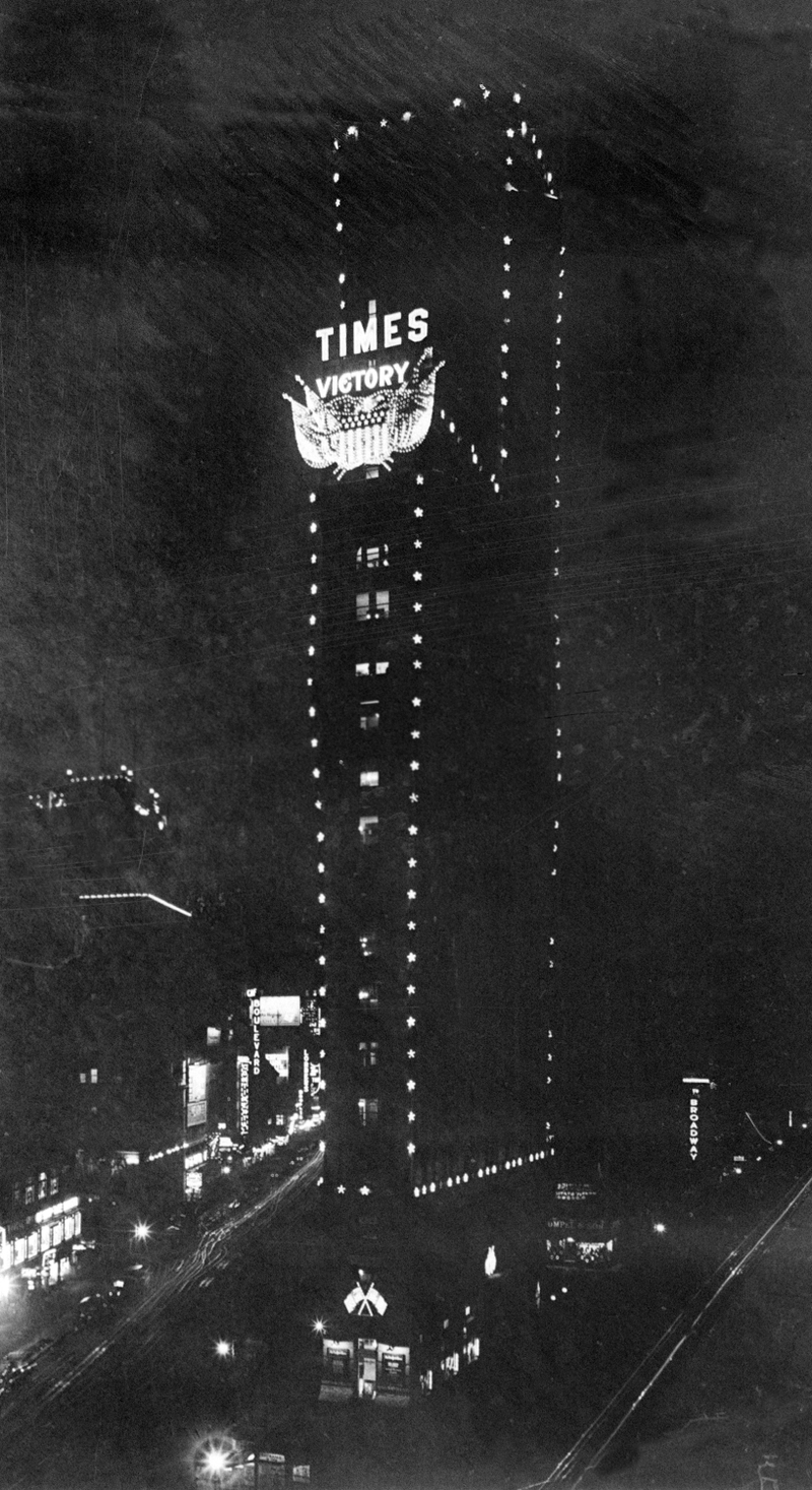 Illustration for article titled Así ha cambiado la plaza más emblemática de Nueva York en los últimos 100 años: caída y auge de Times Square